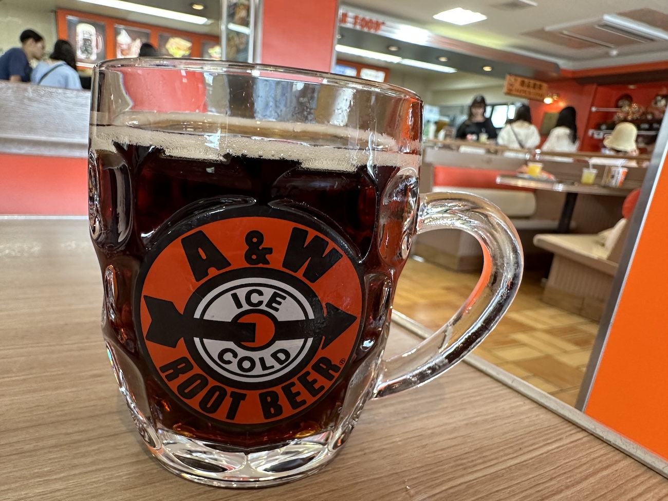 A＆W】全サイズおかわり無料のルートビアを「Lサイズ」で注文する人っ