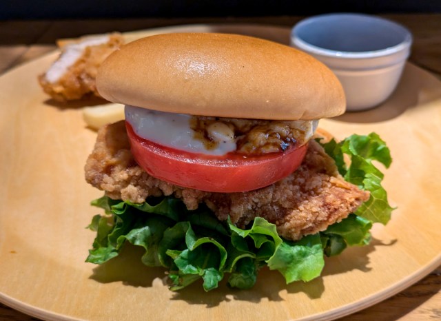 モスのレア店舗「山と海と太陽」が東京初進出！ 店に行ったら全店で出すべきハンバーガーを発見！ コレはレギュラー化していい