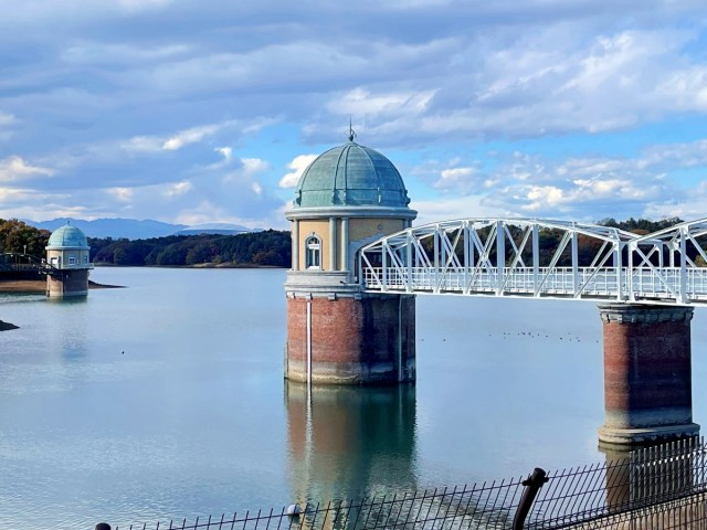 シェアサイクルで多摩湖を1周しようとしたら「日本で一番美しい取水塔」に遭遇してしまった