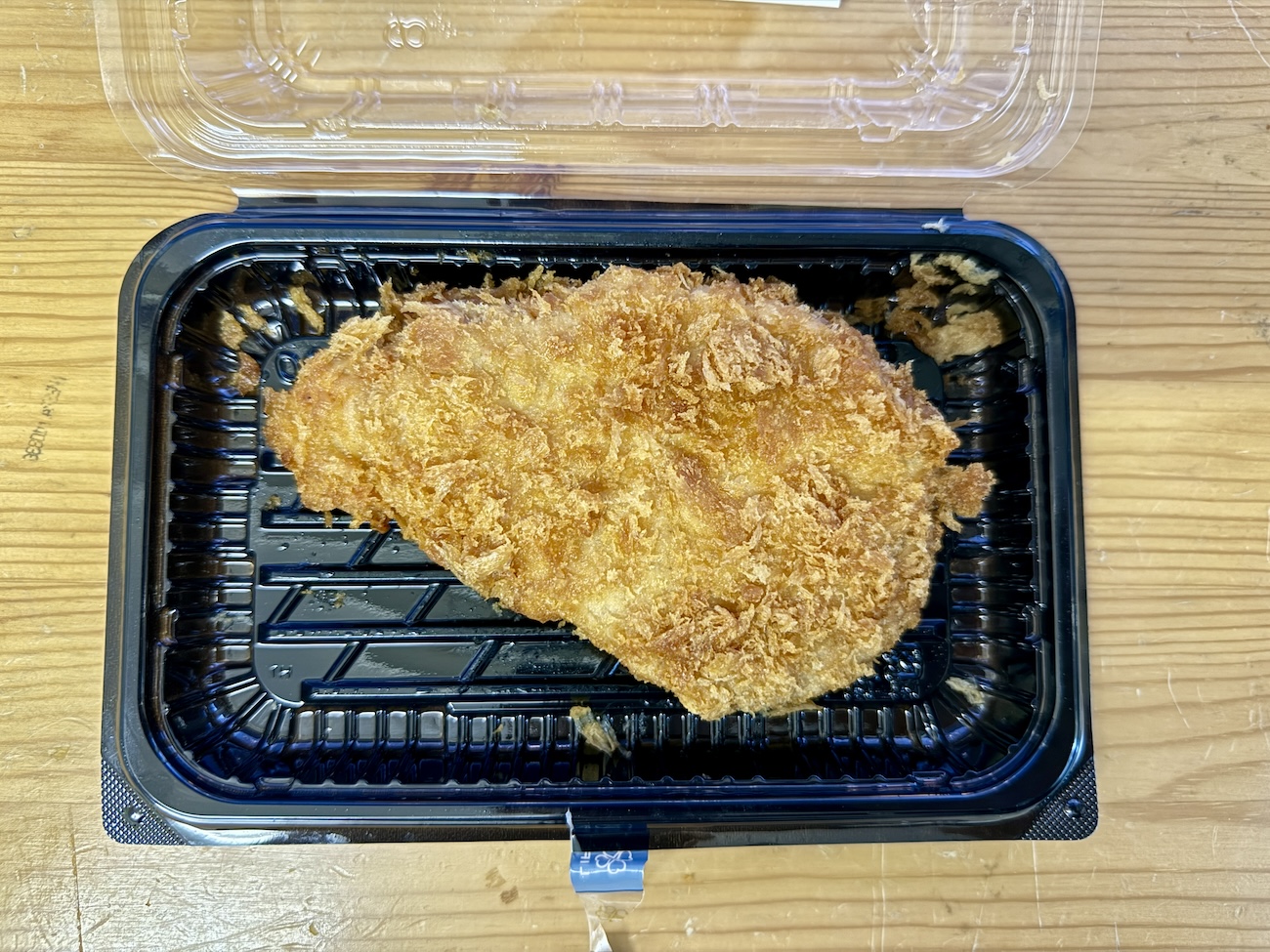 大手スーパーで売っていた「とんかつ」の衣をはがして豚肉の重さを測っ