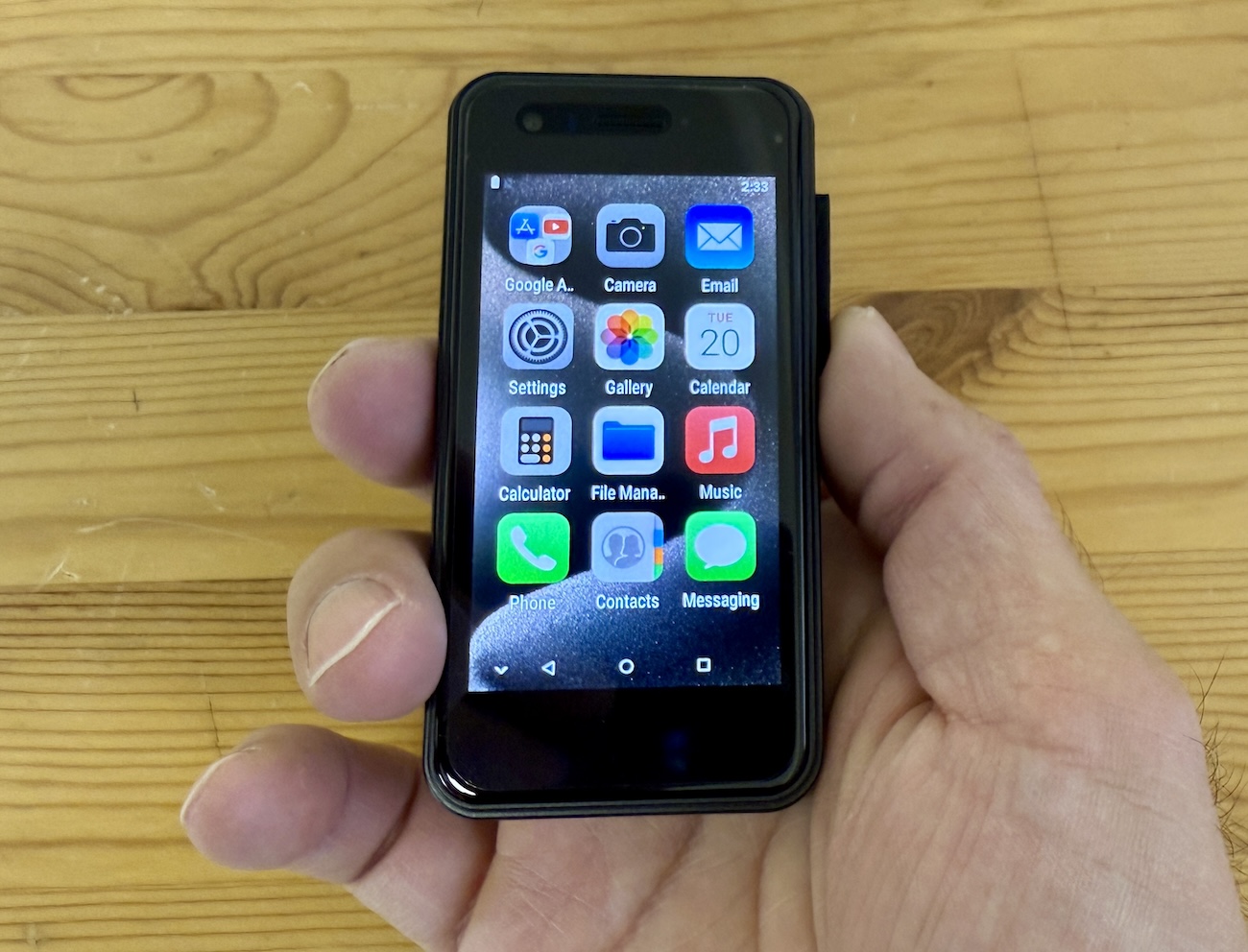 激似】インスタ広告で見つけた「新型iPhoneみたいな超小型スマホ」が