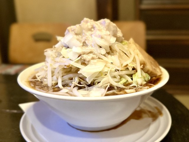 【二郎系ラーメン】食べるの遅くて「ロット乱し」が恐怖なのでカラオケパセラでひとり二郎してみた