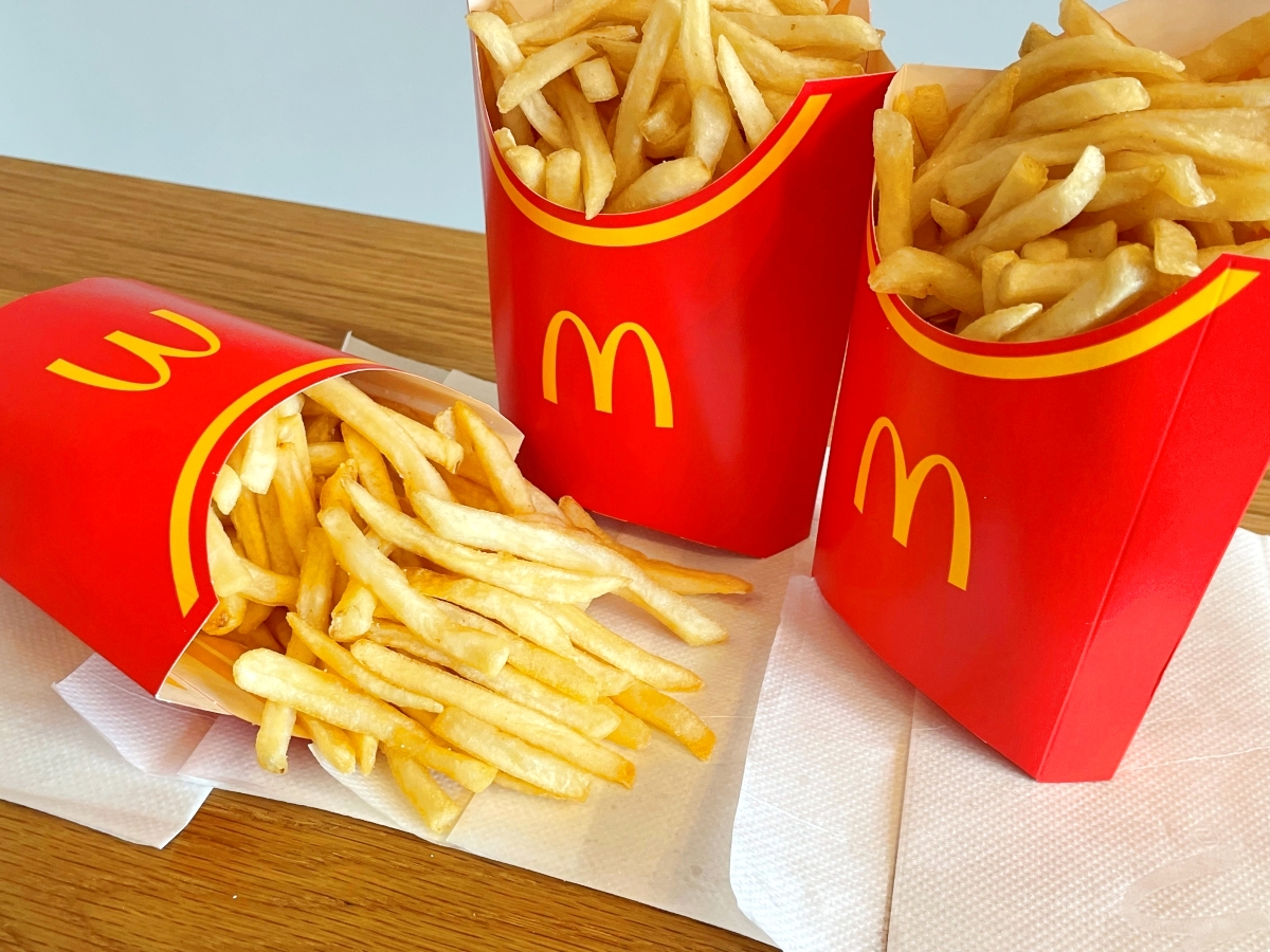 裏ワザ】マックの「ポテトLサイズ」は容器に対して少なすぎる → 4個