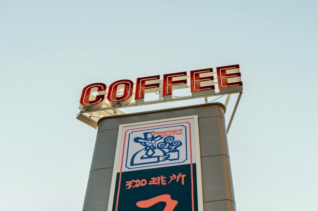 コメダ「クラブハリエ監修 ショコラノワール」が美味いぞ！ 表面のシュガーコーティングがテクい