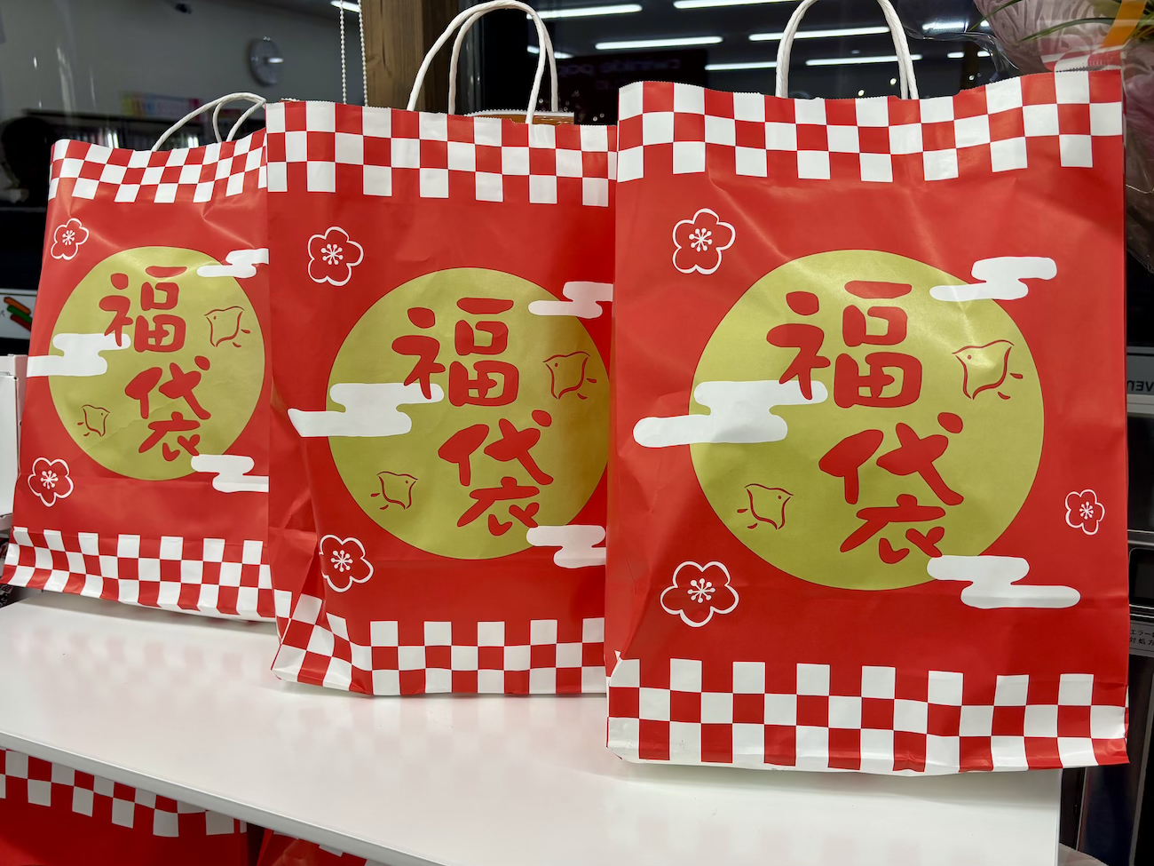 セブンイレブンの「オープン記念福袋（1080円）」がバカ売れしていた