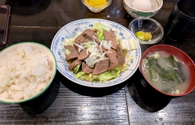 かつて代々木で、カレー1杯45円で提供していた伝説の激安店「きぬちゃん食堂」が西新宿に移転していた！