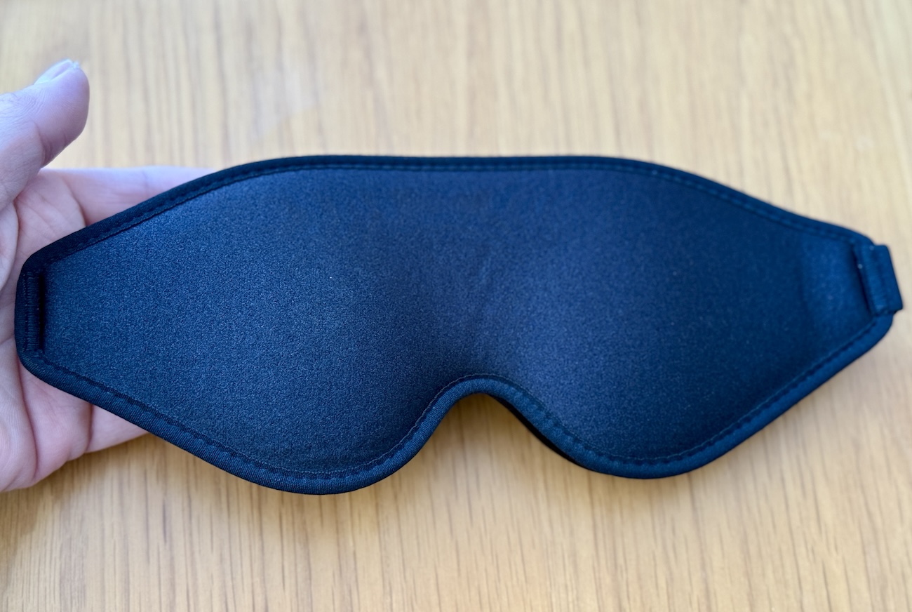 毎週アイマスクを使う記者も感動！ Amazonで1370円で買った「漆黒の