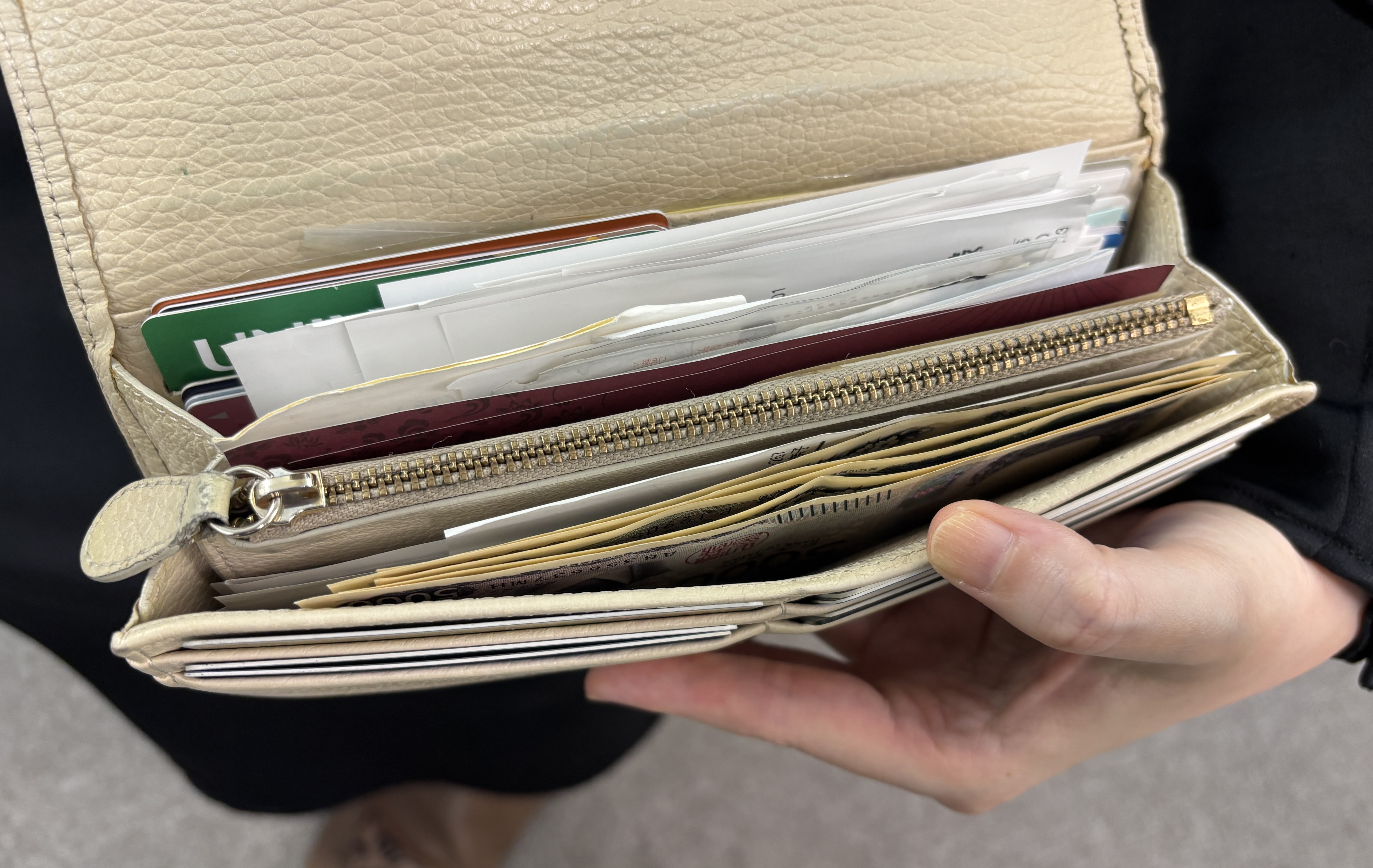 ❤斬也鬼罹さま❤お金収入増加のお財布❤ 2／10発売 ミニマムなお財布👛 革なので少し伸縮性があり 真ん中