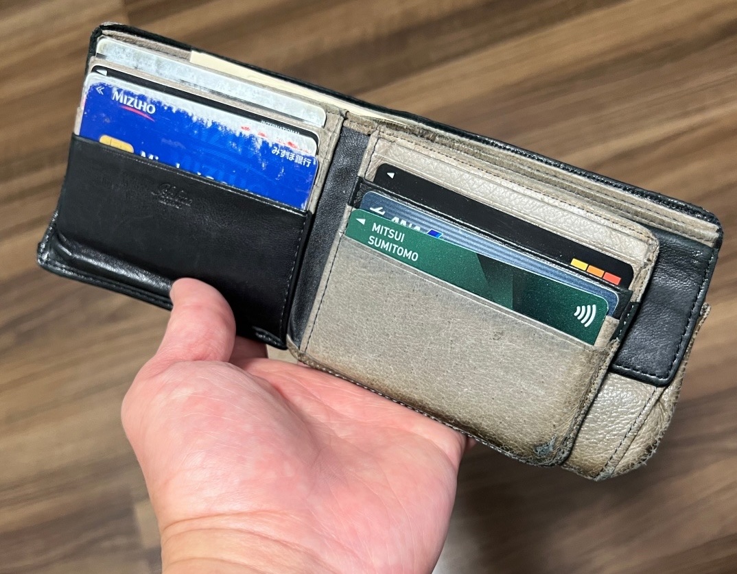 お金が爆速で逃げる「死んでる財布」診断を編集部で抜き打ちチェックし