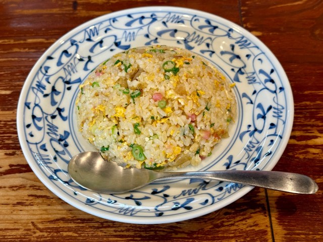 【チェーンのチャーハン行脚】第21回：福岡旅最終日は『餃子のテムジン』で茶道のごとき「やきめし」の施し