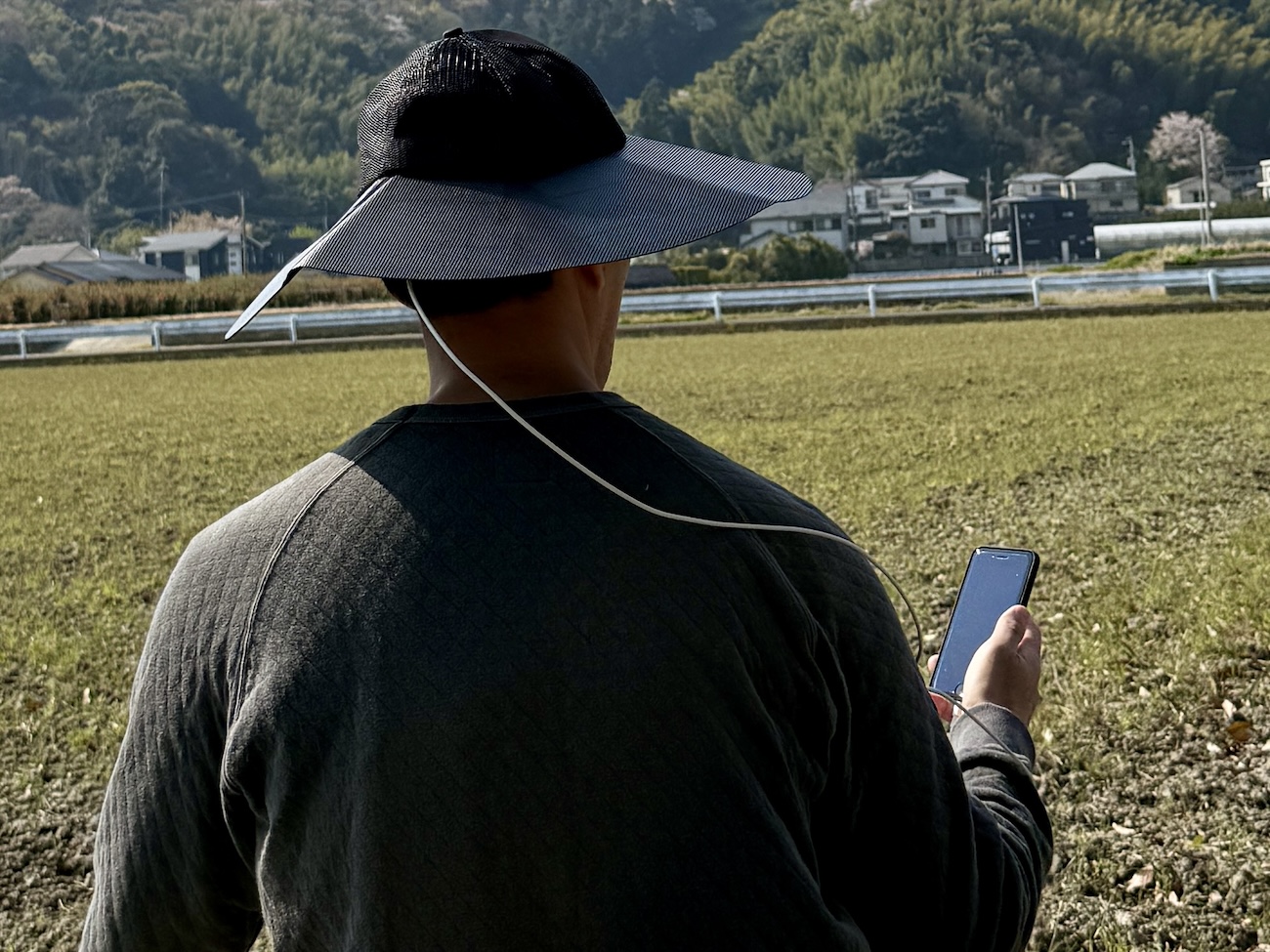 釣り好きに人気】EcoFlowの「ソーラーパネル搭載ハット」がヤバい / 日