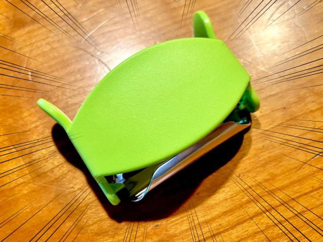 楽天市場で売ってた「持ち手のないピーラー」は本当に使えるの!? 半信半疑で試してみた結果…