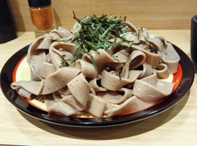 【無料】吉そばの一部店舗で可能な麺変更「極幅」をやってみた！ 2本でつゆ容器満タンの麺幅1cmそば / 立ち食いそば放浪記335