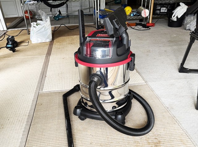 1000匹以上いるカメムシを、ぜんぶ「業務用コードレス掃除機」で吸い取ったらこうなった【100万円の古民家】