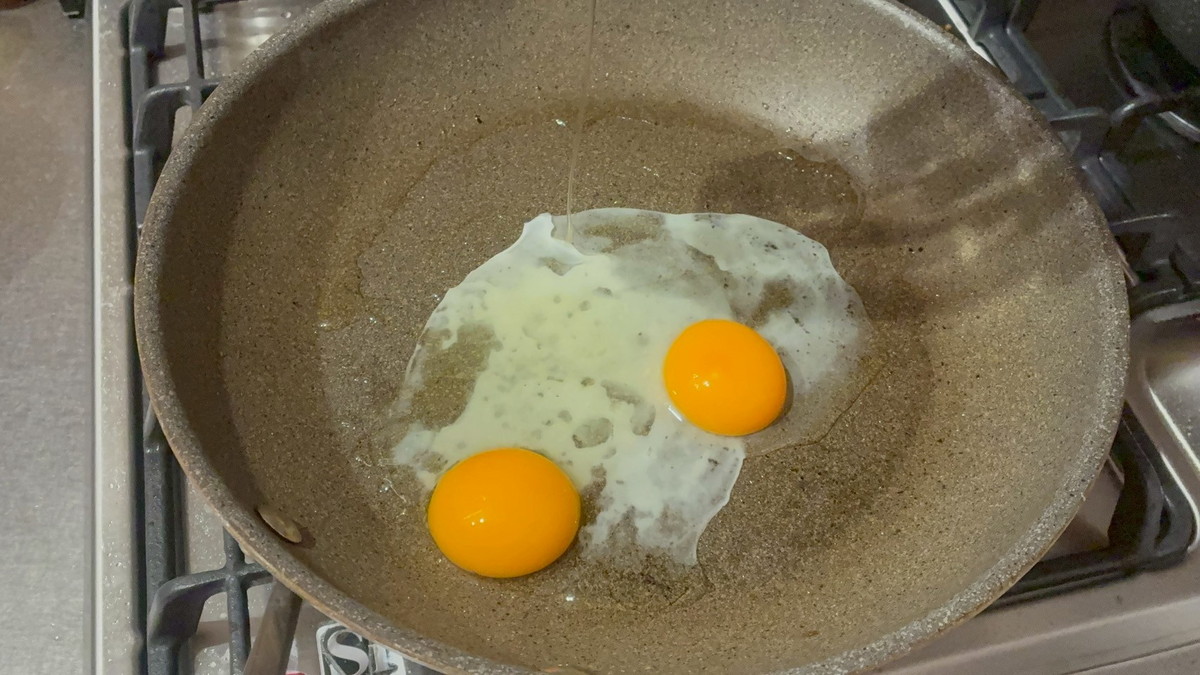 幻の卵】黄身が2つの「二黄卵」が岐阜大学で買える!? 目玉焼きを