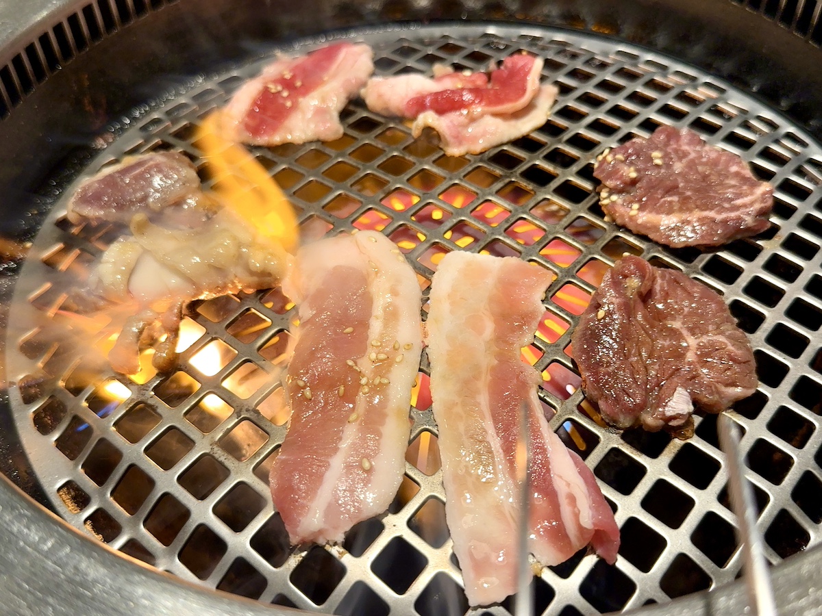 牛角】コース仕立ての焼肉がペアで5000円以下!! 新たに登場したセット