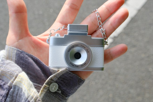 レトロ好きにオススメ！ スリーコインズの『ミニトイカメラ』で “平成エモ写真” が撮れたぞ～!!