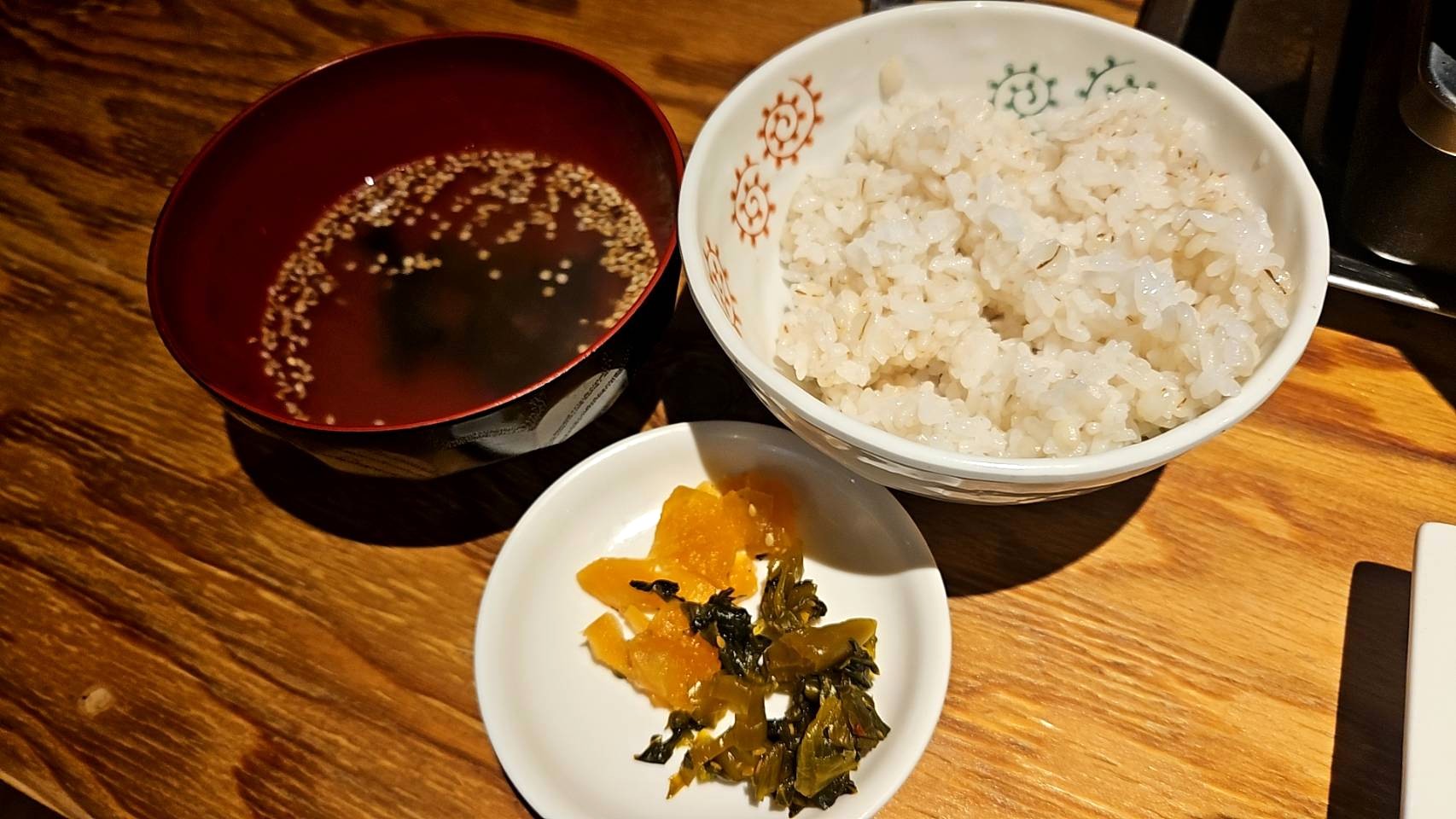 溶岩チキン？】本厚木でみつけた「地鶏の食べ放題」がコスパ抜群で最高