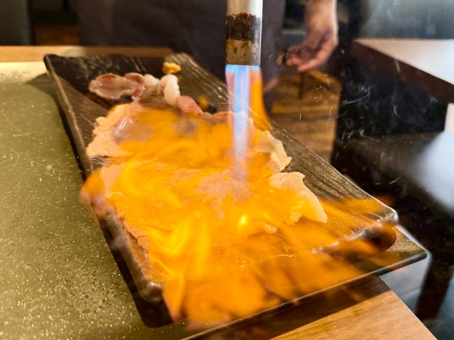 【衝撃】ばんからで「炙りサーロインの極玉子かけごはん」を注文しようとしたら「もっとお得なメニューがあります」と店員さん → マジかよ