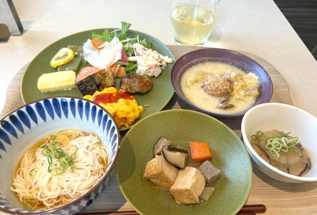 【ホテルの朝食】飛鳥鍋にのっぺ、ほか地元名物を堪能できちゃう！ スパークリングワインも飲み放題で最高 / グランドメルキュール奈良橿原