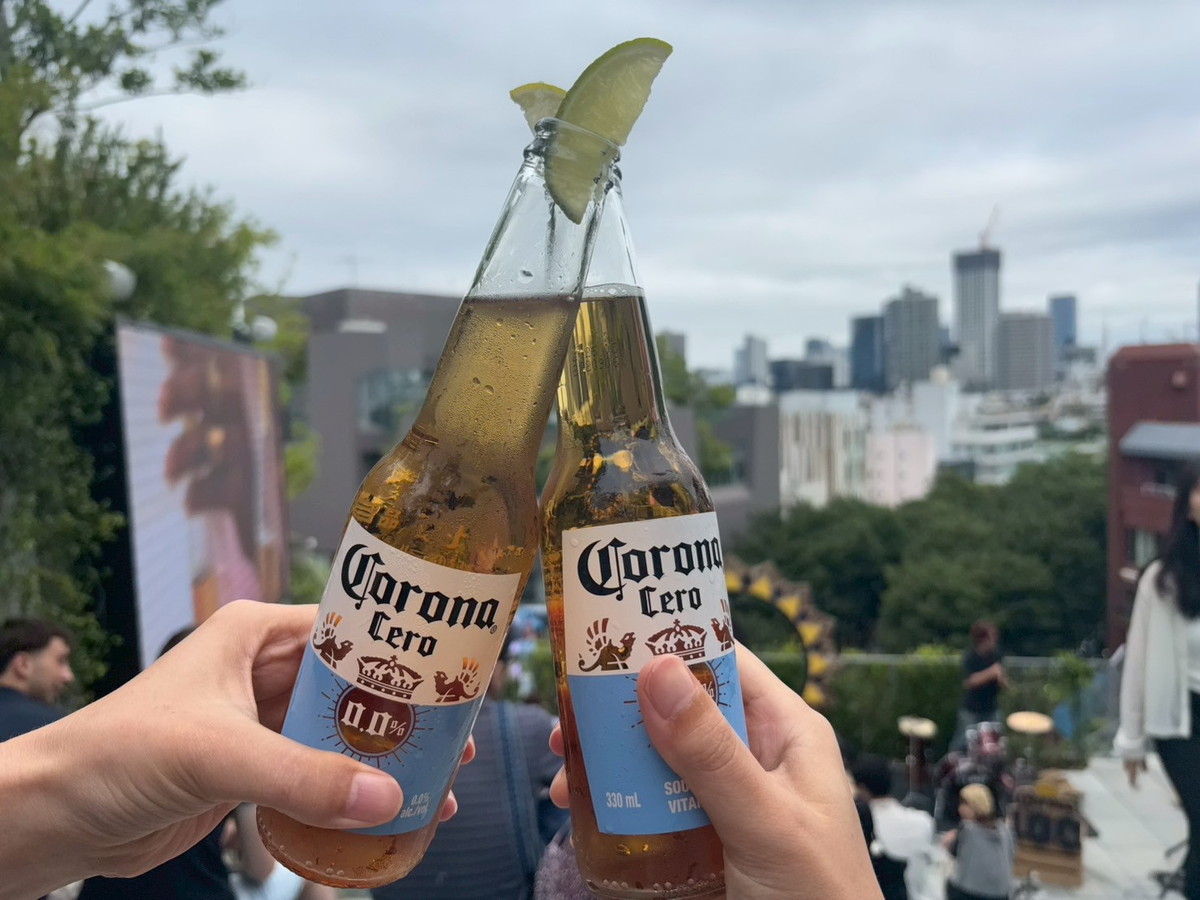 発売前の「コロナ セロ」が無料で飲める！ 原宿の屋上で足プール・音楽
