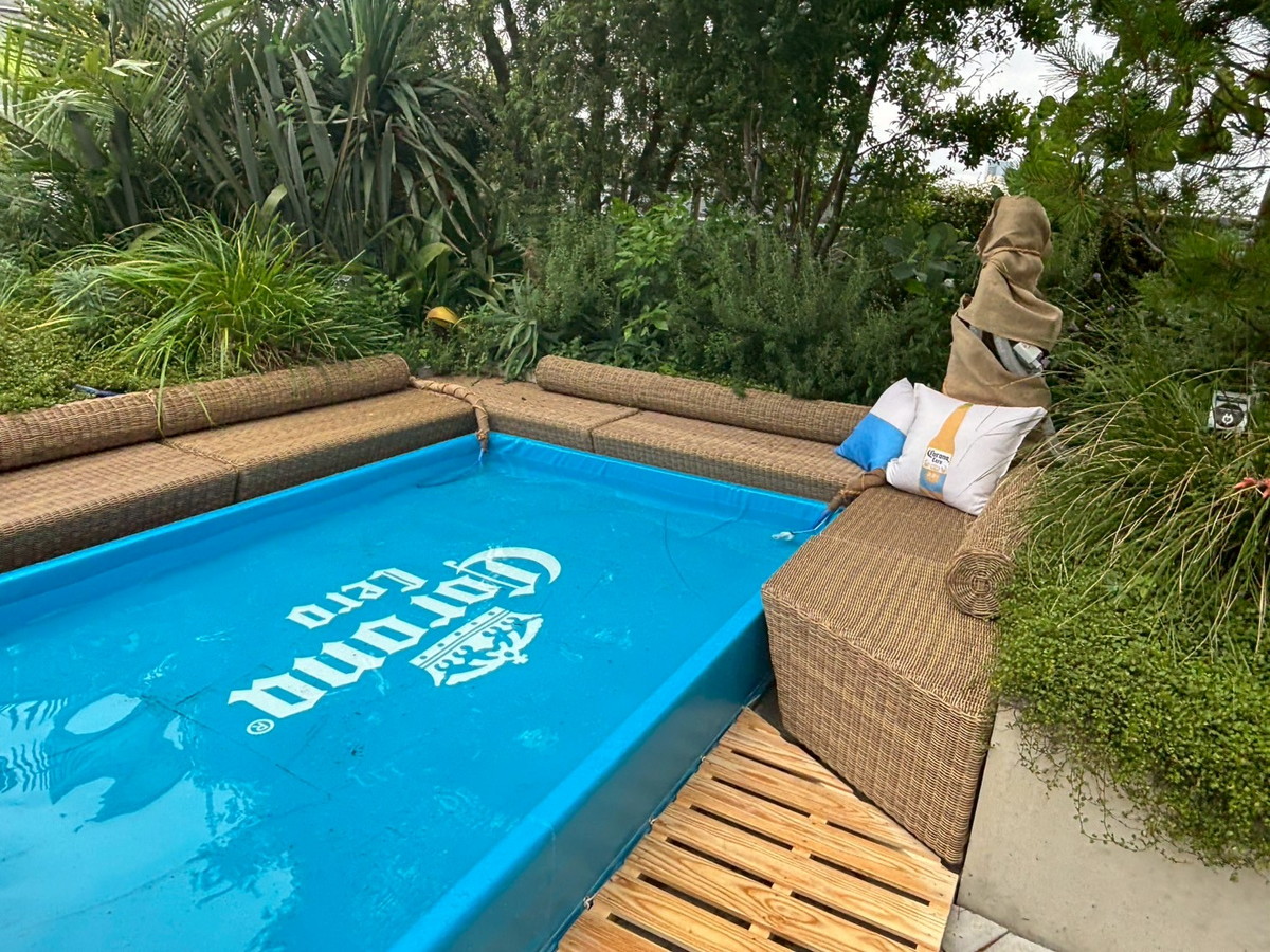 発売前の「コロナ セロ」が無料で飲める！ 原宿の屋上で足プール・音楽