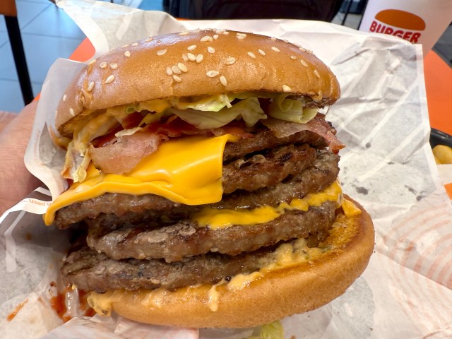 【強すぎ】日本相撲協会公認! バーガーキングの「ベビーボディーバーガー」が横綱の貫禄過ぎて震えた 【強すぎ】日本相撲協会公認! バーガーキングの「ベビーボディーバーガー」が横綱の貫禄過ぎて震えた