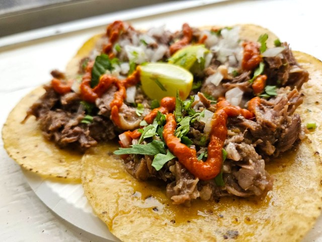 【タコス通信#8】裏原宿で行列をつくる本場メキシコ仕様なトロトロ牛肉タコス / 原宿「TACOS 3HERMANOS  Harajuku」