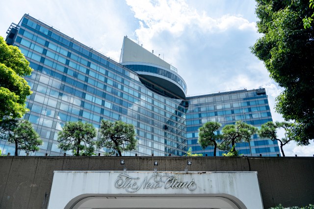 ホテルニューオータニで最強の桃ケーキがヤバい！ もう他の桃ケーキ食えねぇよ… / 新エクストラスーパーピーチショートケーキ