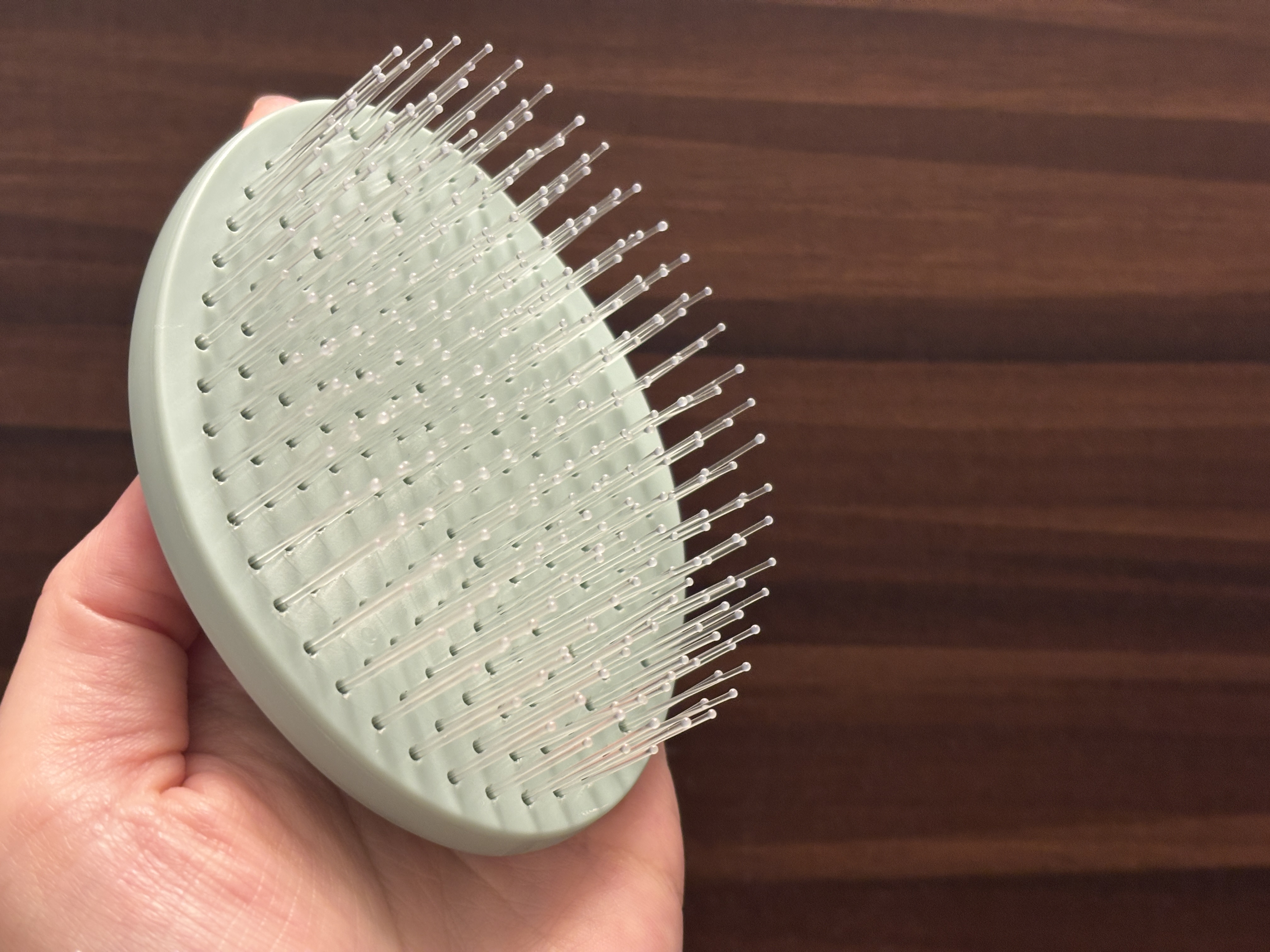 歯ブラシみたいなヘアブラシ 流行る】歯ブラシみたいな密度の「シャンプーブラシ」が美容院レベルに