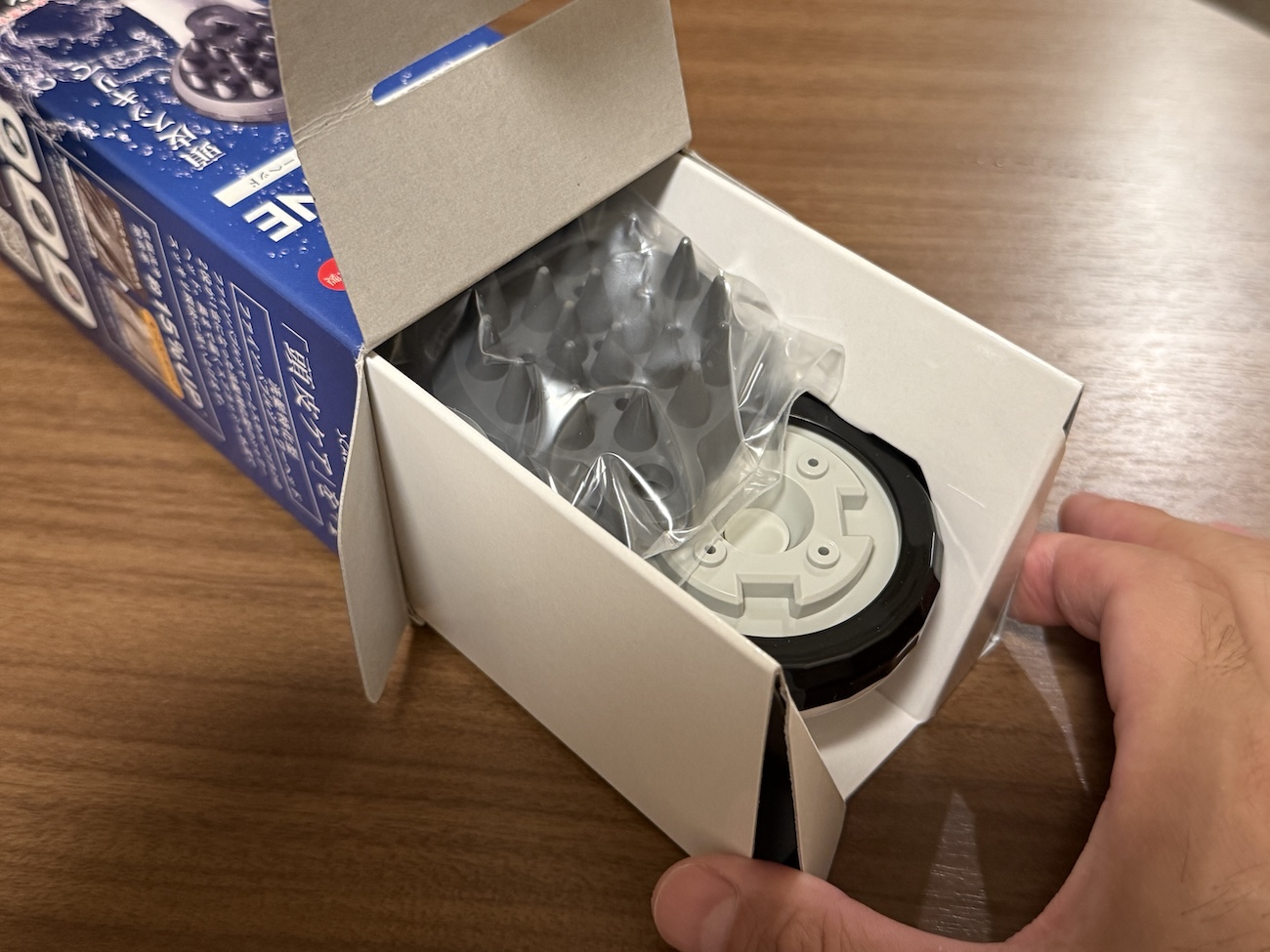 スゲェェ】頭に洗濯機を作るイメージで開発されたシャワーヘッドを使っ
