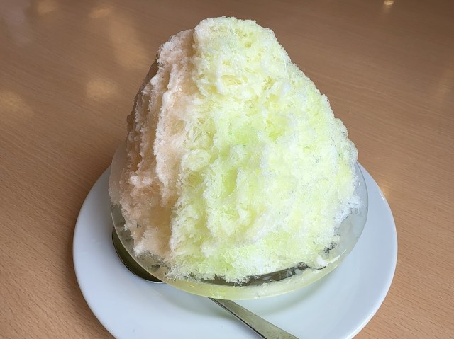 【かき氷食べ比べ2025】迷ったら両方食べればいいじゃない。ジョイフルの “ハーフ＆ハーフ” な2色かき氷!!