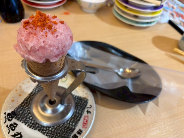 【知ってる?】ローカル人気回転寿司チェーン「魚魚丸」が最高! まるでアイスな「まぐろのユッケ」に混乱したけど楽しかった 【知ってる?】ローカル人気回転寿司チェーン「魚魚丸」が最高! まるでアイスな「まぐろのユッケ」に混乱したけど楽しかった