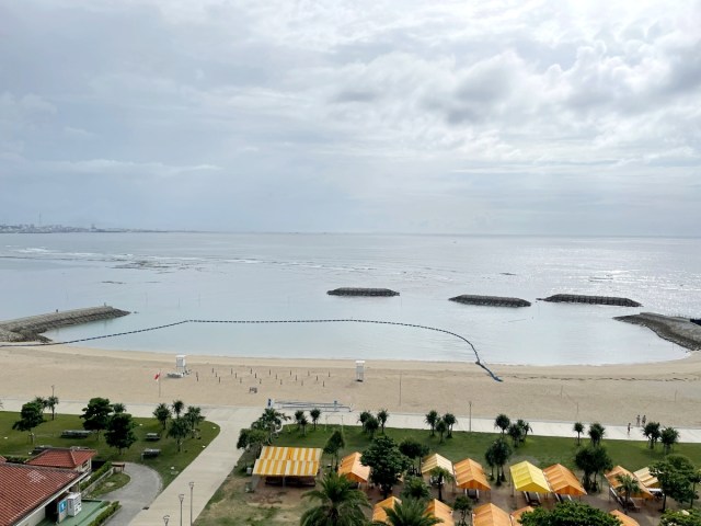 【実録】沖縄旅行中に「津波注意報」が出た話 / 鳴り響くスマホのアラート音…海沿いホテルで起きた出来事の一部始終