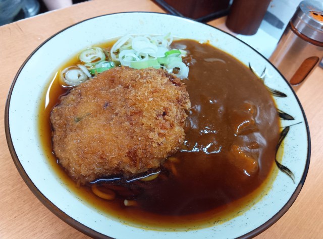 【店外メニューに記載なし】通う人のみぞ存在を知る大宮「つくば本店」のカレーそばの正体がこれだ！ 立ち食いそば放浪記356