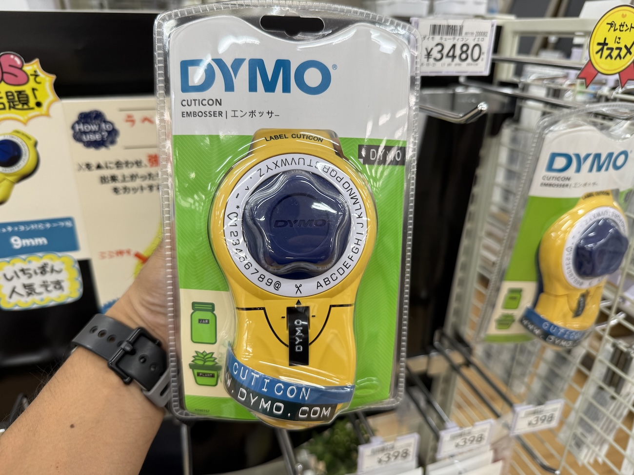 SNSで話題】レトロ文具「DYMO（ダイモ）のテープライター」が楽しすぎ