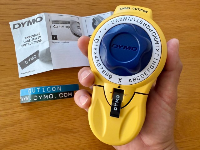 【SNSで話題】レトロ文具「DYMO（ダイモ）のテープライター」が楽しすぎた / 無限にラベルを作りたくなるが…使い始めだけ要注意！