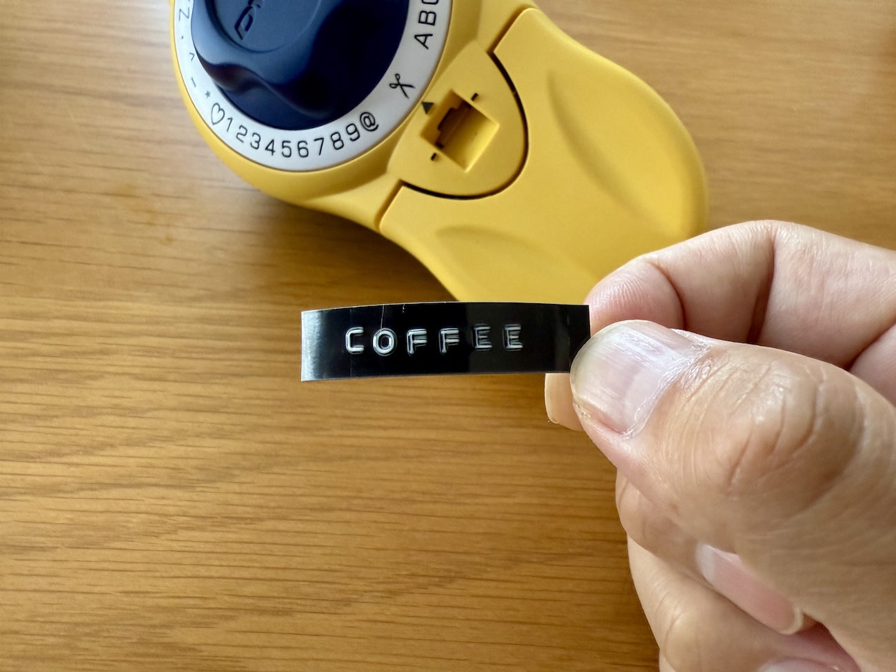 SNSで話題】レトロ文具「DYMO（ダイモ）のテープライター」が楽しすぎ