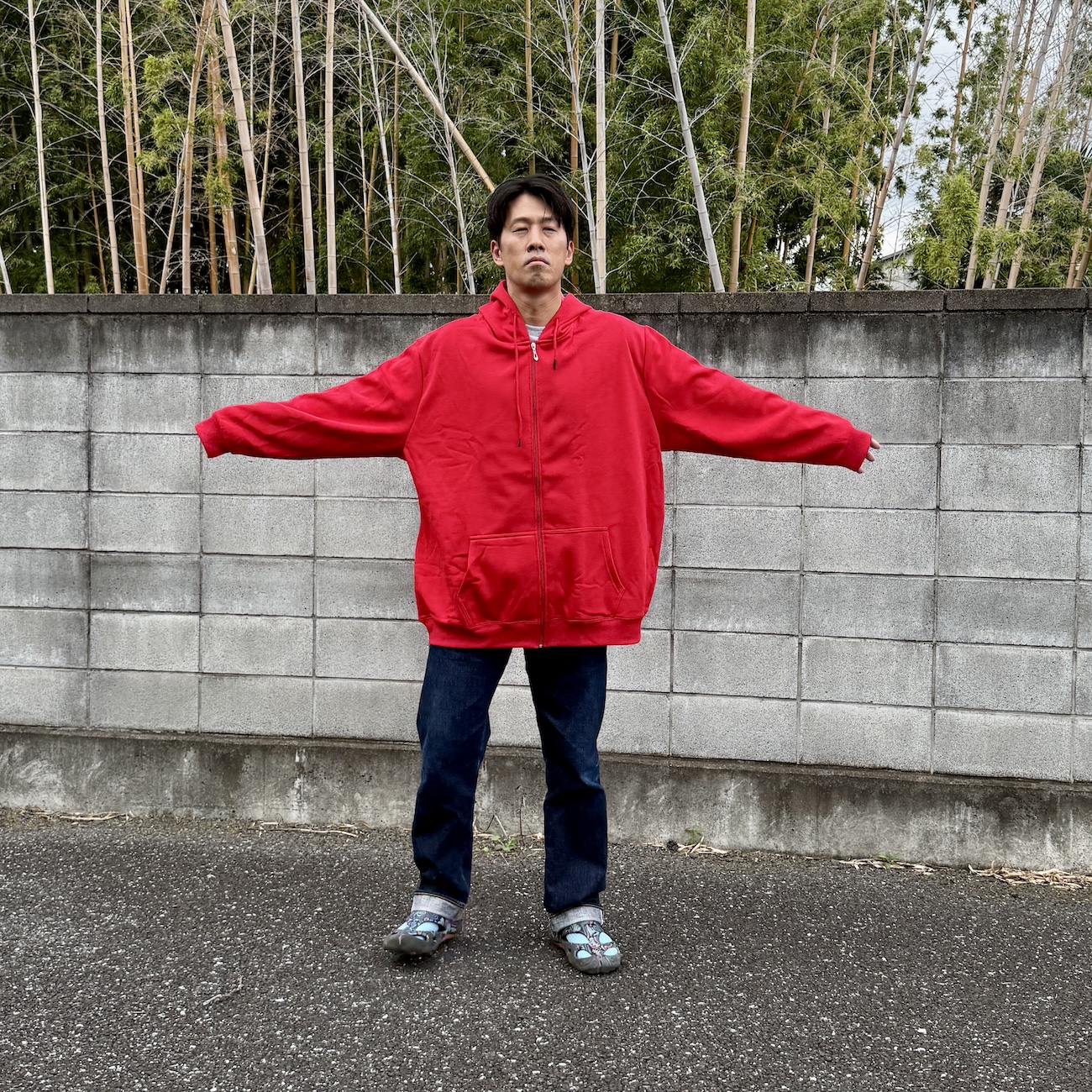 力士の私服かよ】Amazonで買った「12XLサイズのパーカー」がデカ過ぎて