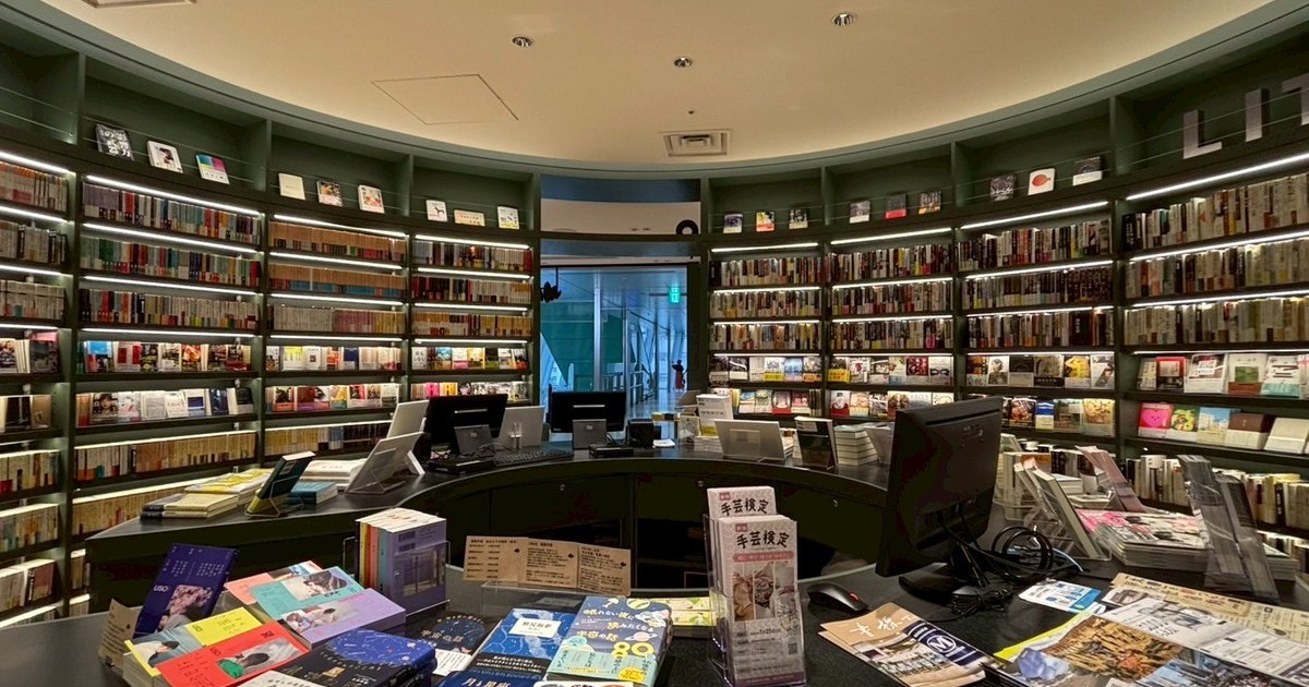 【極楽】虎ノ門ヒルズ「magmabooks（マグマブックス）」で異世界読書してきた / 1時間1800円の有料ラウンジも！の画像