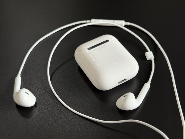 【大失敗】寝ホンの代わりに「就寝用骨伝導スピーカー」を買ったらまったく使い物にならなかった話