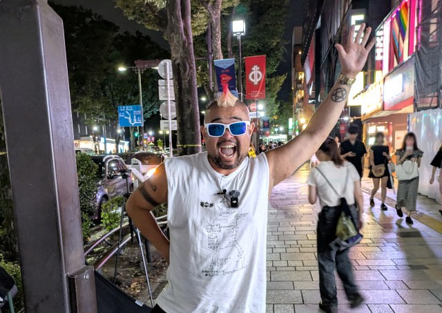 【iPhone17発売前夜】ソフトバンク表参道前で1人行列をしているビッグウェーブに会いに行ったら、結構ヤバいことになっていた! 【iPhone17発売前夜】ソフトバンク表参道前で1人行列をしているビッグウェーブに会いに行ったら、結構ヤバいことになっていた!