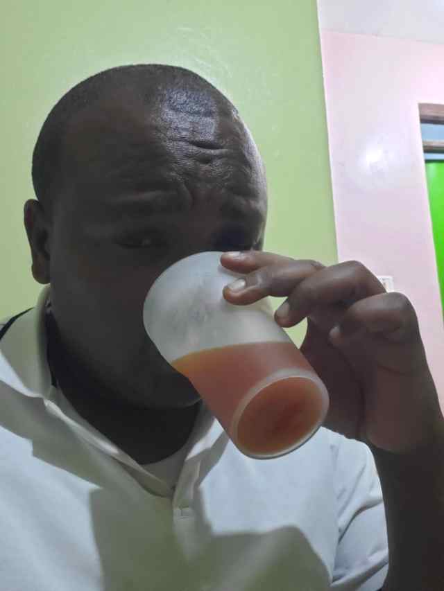 ケニア最強レベルの臭紅茶! 人気ブランド「タンガウィジ」の紅茶を飲んだら大変なことになって妻に助けを求めた話【カンバ通信:第416回】 ケニア最強レベルの臭紅茶! 人気ブランド「タンガウィジ」の紅茶を飲んだら大変なことになって妻に助けを求めた話【カンバ通信:第416回】