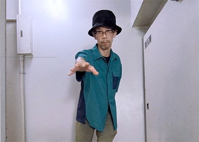 最近「ジャミロクワイっぽいですね」と言われたので、名曲『バーチャルインサニティー』のMVの再現に挑んでみた！