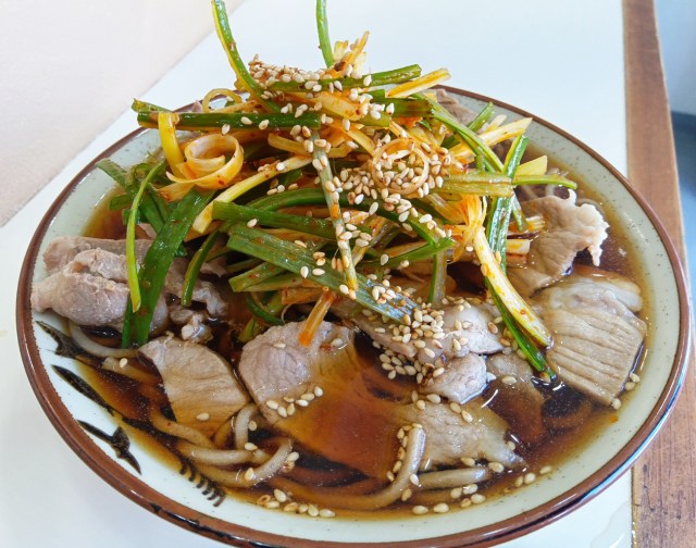 【立ち食いそば放浪記361】不毛の地に咲くラーメン屋みたいなそば屋『麺処盛盛』がもはやB級グルメだった / ひばりが丘、富士見台