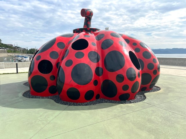 【完全にやられた】ノリと勢いだけで訪問した香川県の離島「直島(なおしま)」で5時間滞在したら後悔しかなかった理由 【完全にやられた】ノリと勢いだけで訪問した香川県の離島「直島(なおしま)」で5時間滞在したら後悔しかなかった理由