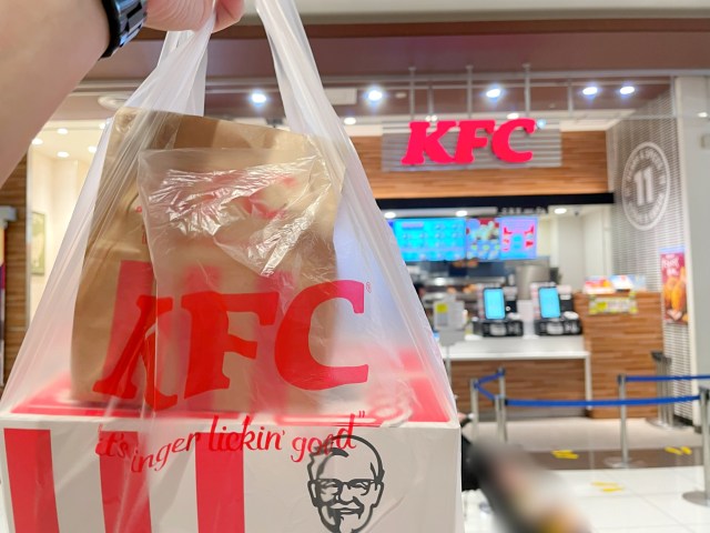 【困惑】ケンタッキーの期間限定「ファン感謝祭パック」を買ったら “サイゼの間違い探し” みたいになっていた / でも520円お得！
