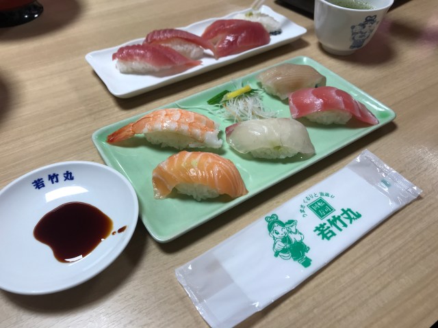 長崎のローカル回転寿司「若竹丸」はご当地メニューもあって安くて美味い! しかし他県民に勧めていいか迷う理由が… 長崎のローカル回転寿司「若竹丸」はご当地メニューもあって安くて美味い! しかし他県民に勧めていいか迷う理由が…