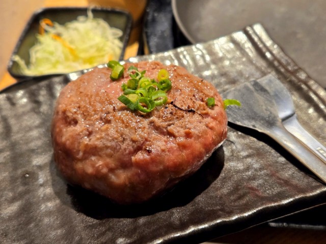 【横浜で大人気】自分で焼くスタイルのハンバーグ店「花より、ハンバーグ。」が静岡に初上陸！ さわやか一強の地で異彩を放つエンタメハンバーグ