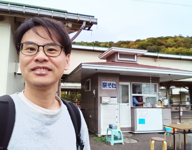 最果ての駅そば『北一』に行ってみた！ 網走行きの単線で旭川から2時間、マニアのみ知る遠軽駅そば店の「ジビエそば」がこちら